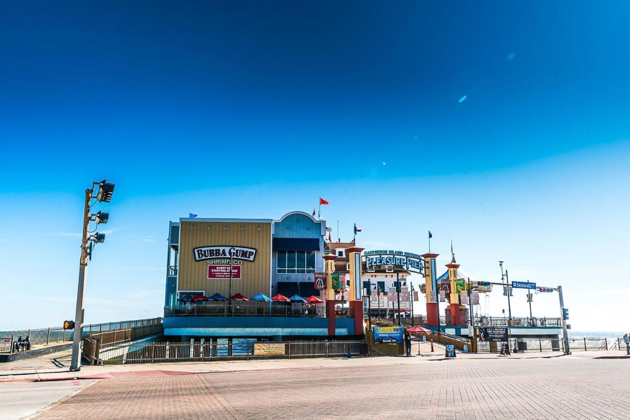 Blue Skies Ahead Quick Walk Into Town And Beach Galveston Eksteriør billede